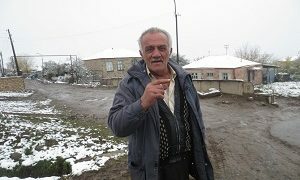 «Կայֆավատ ե՞ս ինում մեզ յիրա, իլածը Երեւան են տանում, հի՜նչ գյուղապետ, հի՜նչ պյան …»
