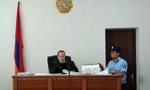 Մեղադրյալը պնդում է, որ գործի քննության ձգձգման պատճառով ինքը շարունակում է մնալ անազատության մեջ