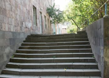 Ընտրատեղամասերում թեքահարթակների բացակայությունը՝ ընտրական իրավունքի խախտում